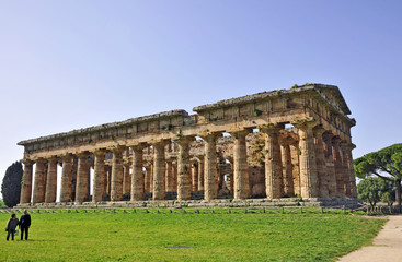 Fototapeta na wymiar Archeologiczne Paestum i świątynie