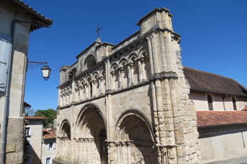 Fototapeta na wymiar Charente - Aubeterre sur Dronne - Eglise Saint-Jacques