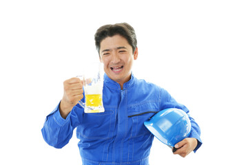 ビールを飲む労働者