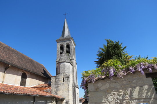Charente - Aubeterre-sur-Dronne - Vue sur l'Eglise St-Jacques