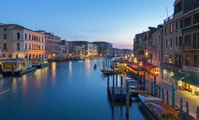 Fototapeta na wymiar Venice - Canal grande in evening dusk from Ponte Rialto