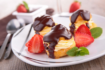 profiterole with chocolate sauce