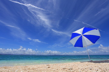 美しいビーチと夏空