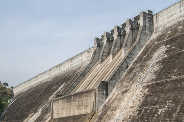 Khun Dan Prakarnchol Dam, Thailand.