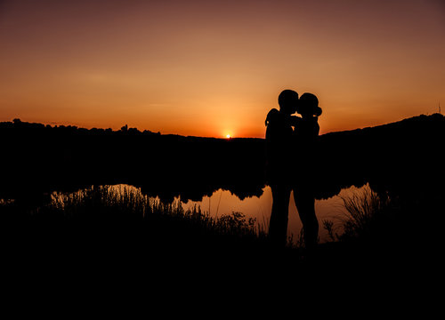 romantic sunset couple silhouettes