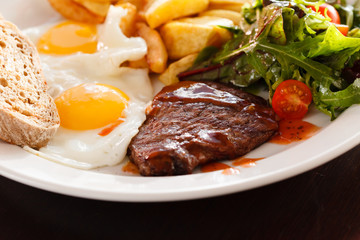 steak with eggs and vegetables