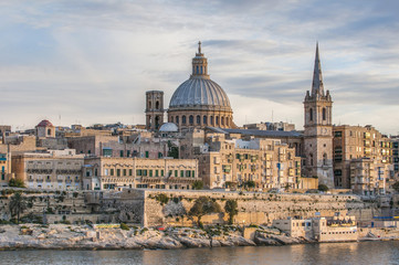 Fototapeta na wymiar Valletta nadmorski zobacz panoramę, Malta