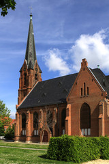 Fototapeta na wymiar Evangelische Kirche St. Petri auf dem Königsplatz in Staßfurt