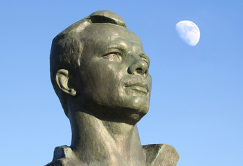 Fototapeta na wymiar Pomnik Jurija Gagarina w Alei kosmonautów Rusi, Moskwy,