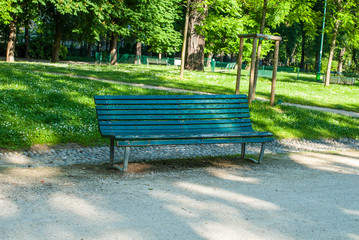 Panchina libera al parco