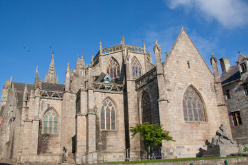 Fototapeta na wymiar Arrière de la cathédrale de saint Pol de Léon en Bretagne
