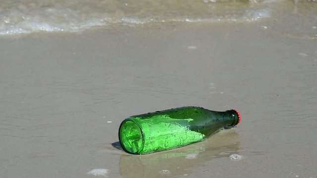 Flaschenpost in der Ostsee