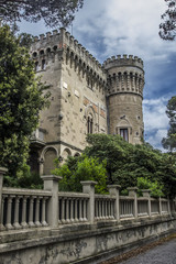 Fototapeta na wymiar Zamek Quercianella - Toskania, Włochy