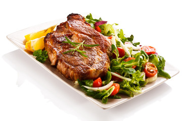 Grilled steak and vegetable salad