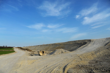 Weg auf der Baustelle einer neuen Straße
