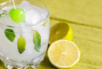 Refreshing mojito cocktail