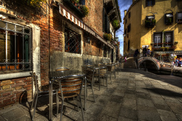 Fototapeta na wymiar A little square in Venice, Italy