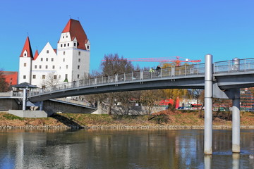 Obraz premium Ingolstadt, Donausteg und Neues Schloss