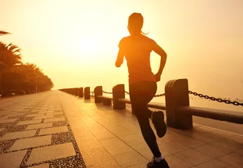 Afwasbaar Fotobehang Joggen fitness woman running seaside