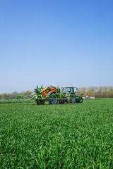 Düngung, Ausbringung von Flüssigdünger im Frühjahr