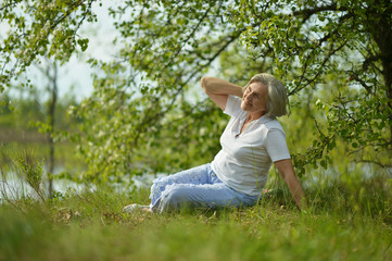 Obraz premium Elderly woman in nature