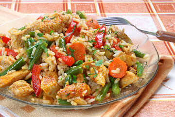 Fried chicken with rice and vegetables