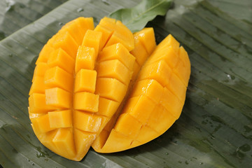 cube cut mango