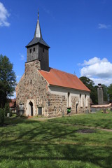 Fototapeta na wymiar Dorfkirche in Zöllmersdorf bei Luckau