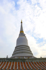 Fototapeta premium White pagoda in Wat-Pitchayayard, Bangkok, Thailand