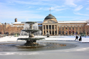 Naklejka premium Kurhaus Wiesbaden im Winter