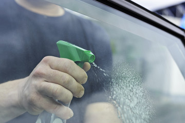 Autofenster putzen