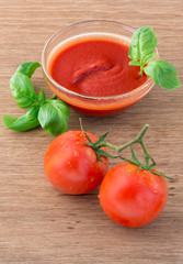 Tomato sauce, fresh tomato and basil leaves