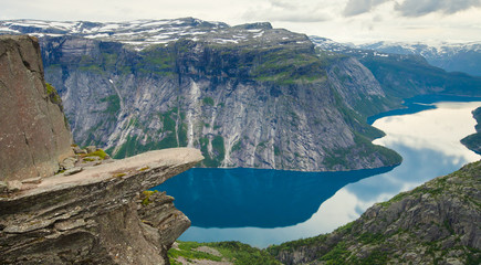 Fototapeta na wymiar Norwegia Góry Vibrant Pejzaż Trolltunga Odda Fjord Norge Cześć