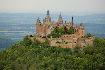 Fototapeta premium Blick auf die Burg Hohenzollern im Frühjahr