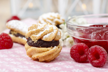 Cakes filled with raspberry jam