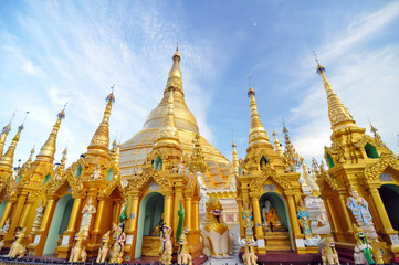 Fototapeta na wymiar Shwedagon Pagoda Temple in Yangon, Myanmar.