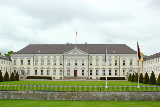 Frontalansicht Schloss Bellevue in Berlin, Deutschland