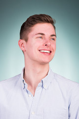 portrait eines jungen mannes