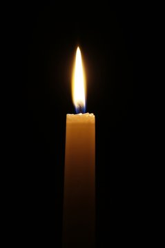 weihnacht kerz mit flamme, schwarz