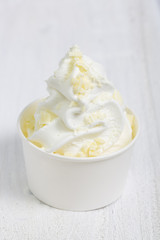 Frozen Yogurt mit weißer Schokolade