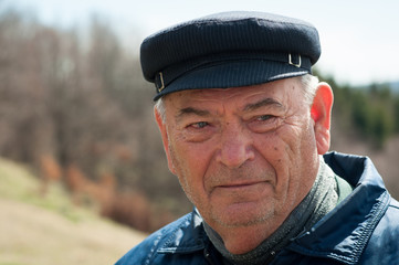 Obraz premium Senior man outside
