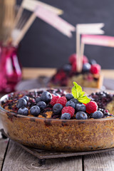 Berry cake with oats