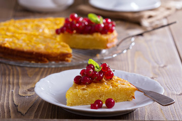 Cornmeal cake with berries