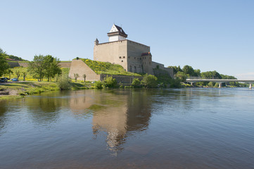 Fototapeta na wymiar Замок Германа на реке Нарове. Нарва, Эстония