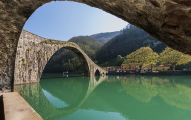 Fototapeta premium Devil's bridge, Borgo a mozzano, Italy