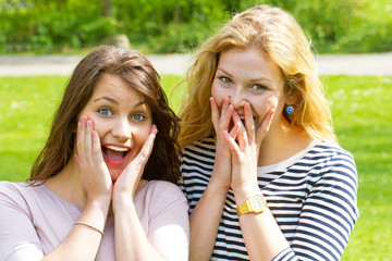 News - happy girls