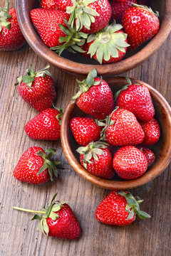 healthily raised organic strawberries in a wooden bowls