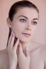 Obraz na płótnie Canvas Beautiful young woman with natural daily makeup and manicure bea