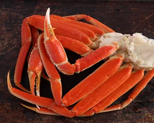 Velours gordijnen Crab legs on brown background © mariemilyphotos