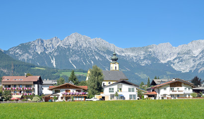 Urlaubsort Söll in Tirol am Kaisergebirge - obrazy, fototapety, plakaty